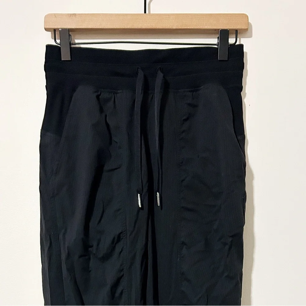 Lululemon Dance Studio Mid-Rise Pull On Jogger in Black size 4